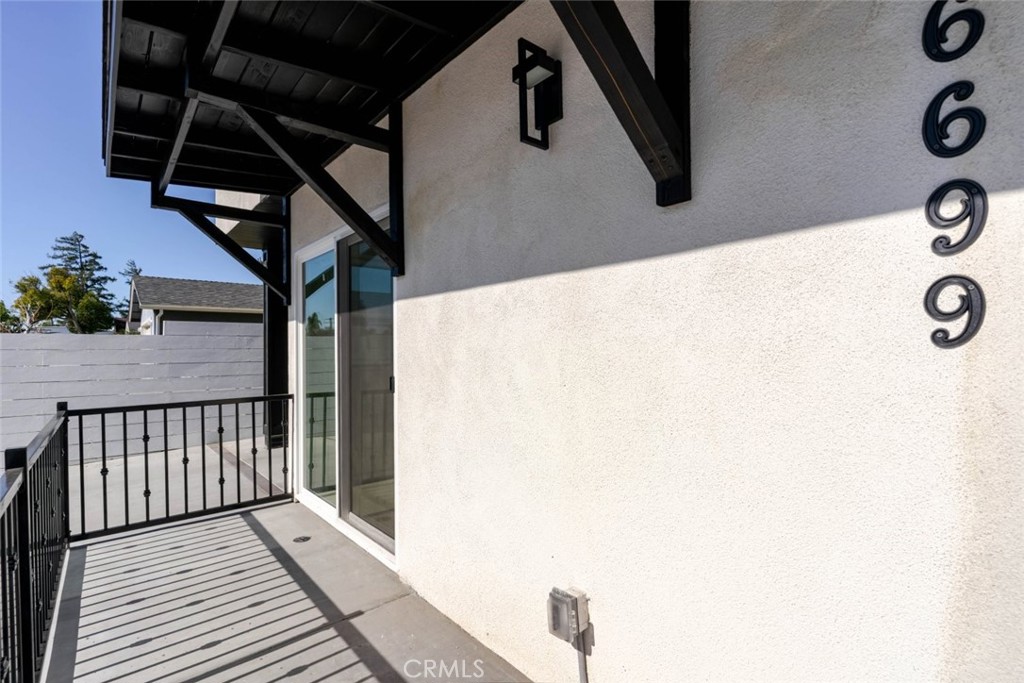 Granada Hills Condo: 16699 McKeever Street