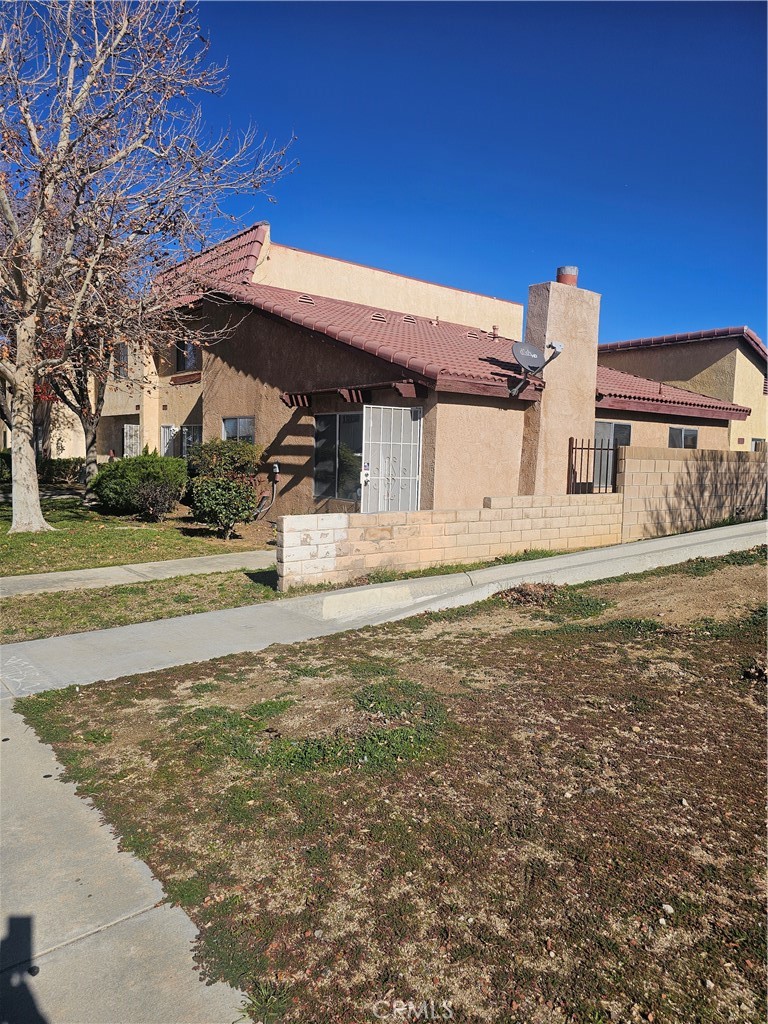 Palmdale Condo: 38000 17th Street East
