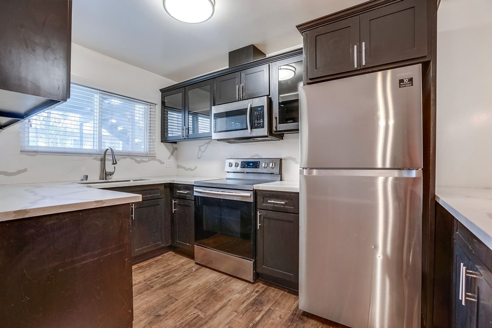 Inglewood Condo: 621 E 99th St