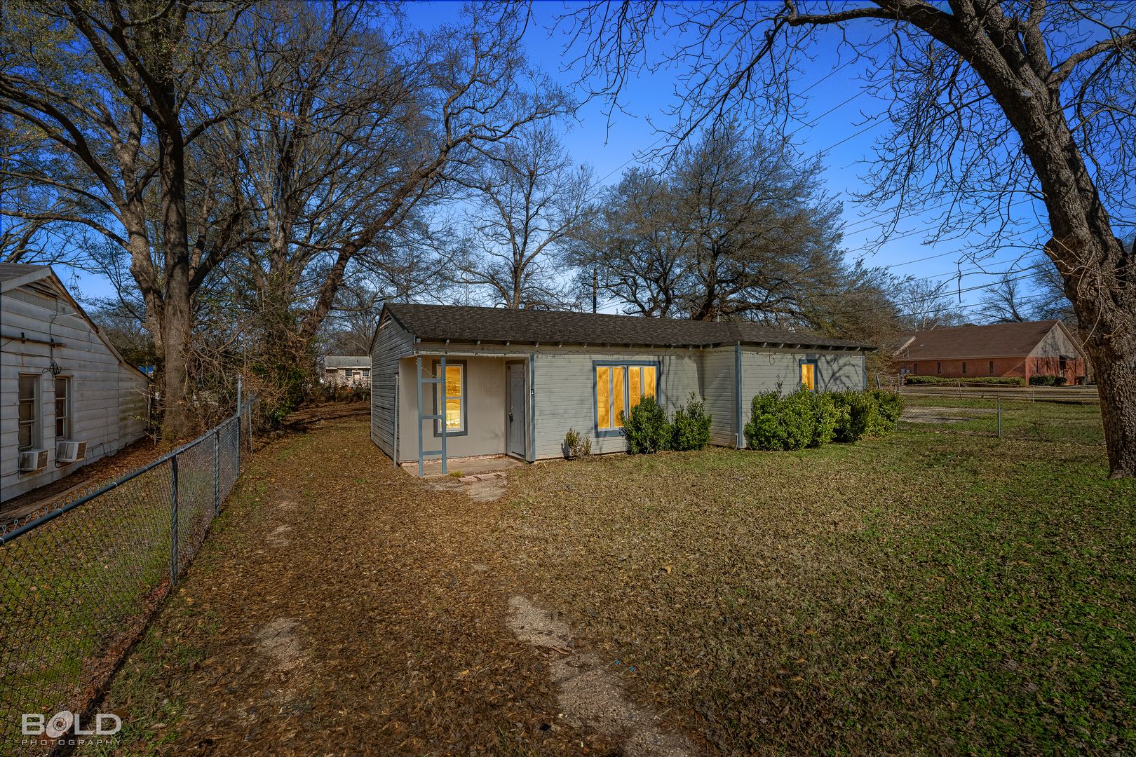 Shreveport House: 405 W 76th Street