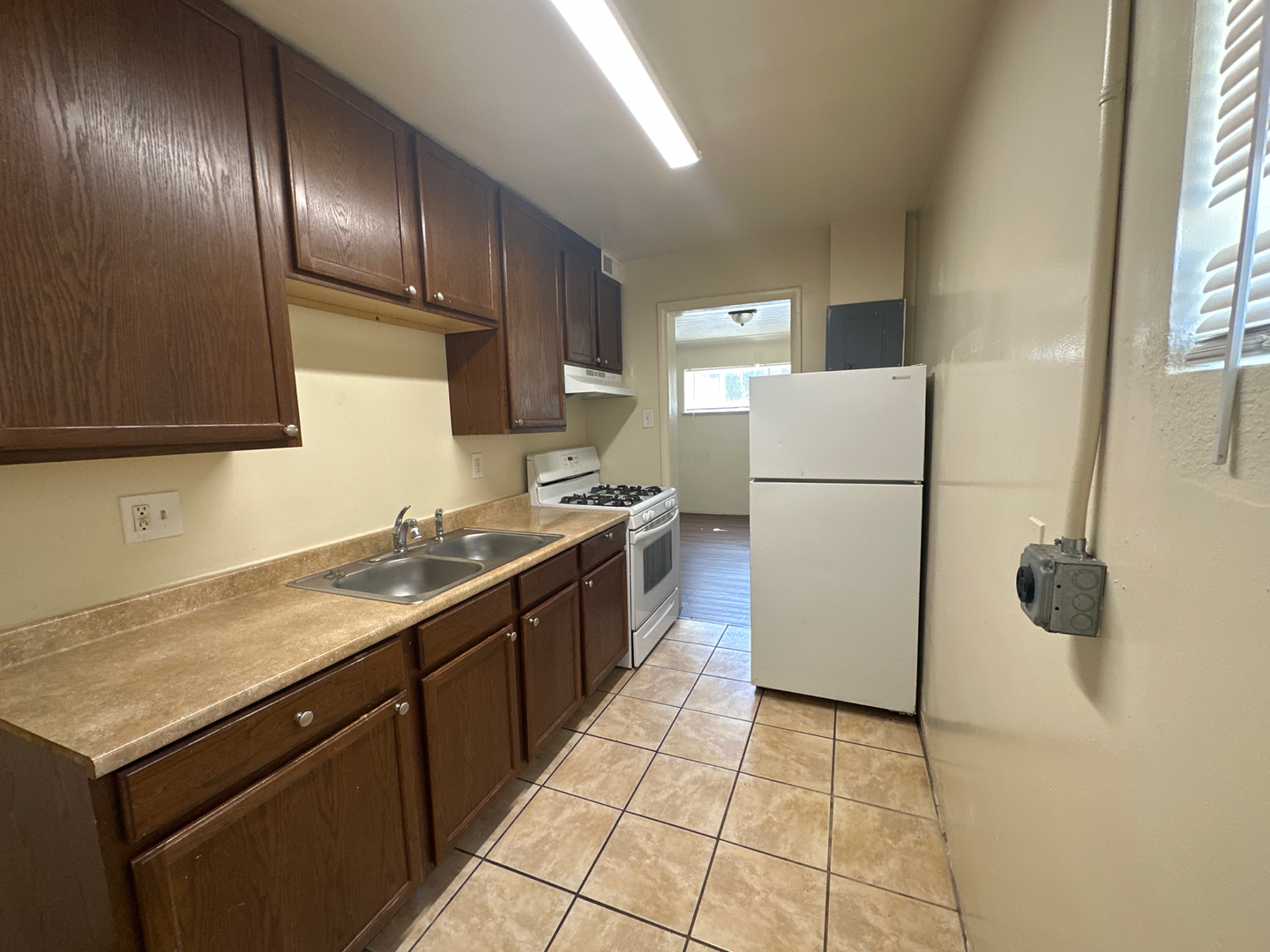 Aurora Apartment: 9996 Montview Blvd