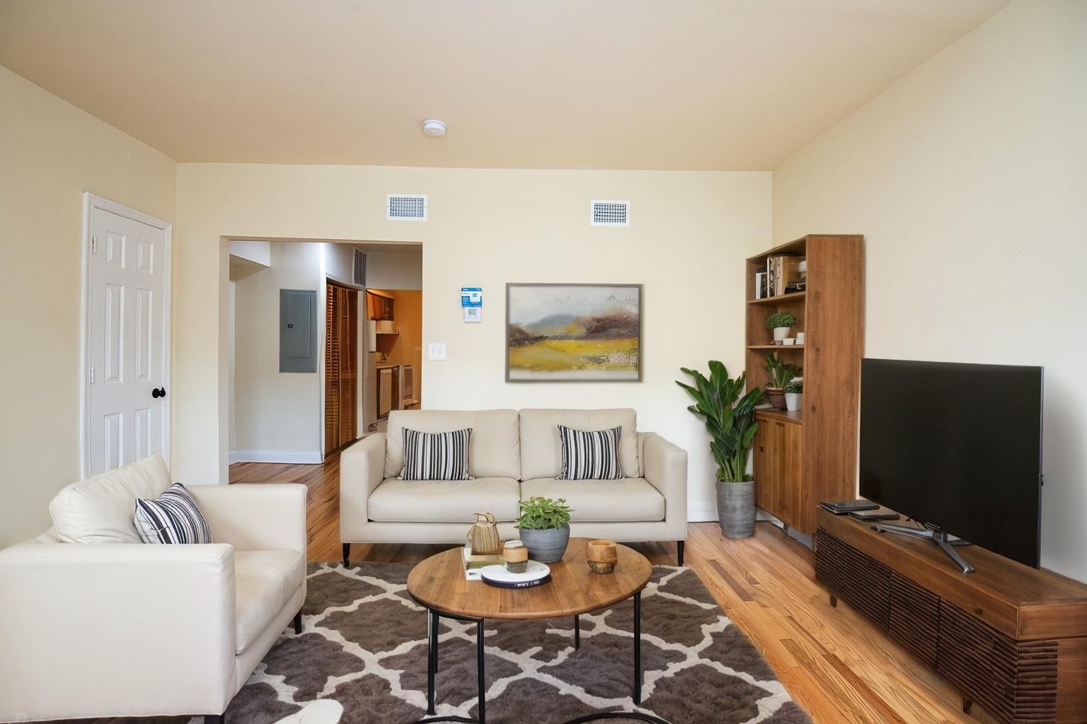 Washington Condo: 1716 Capitol Ave NE Apt 2
