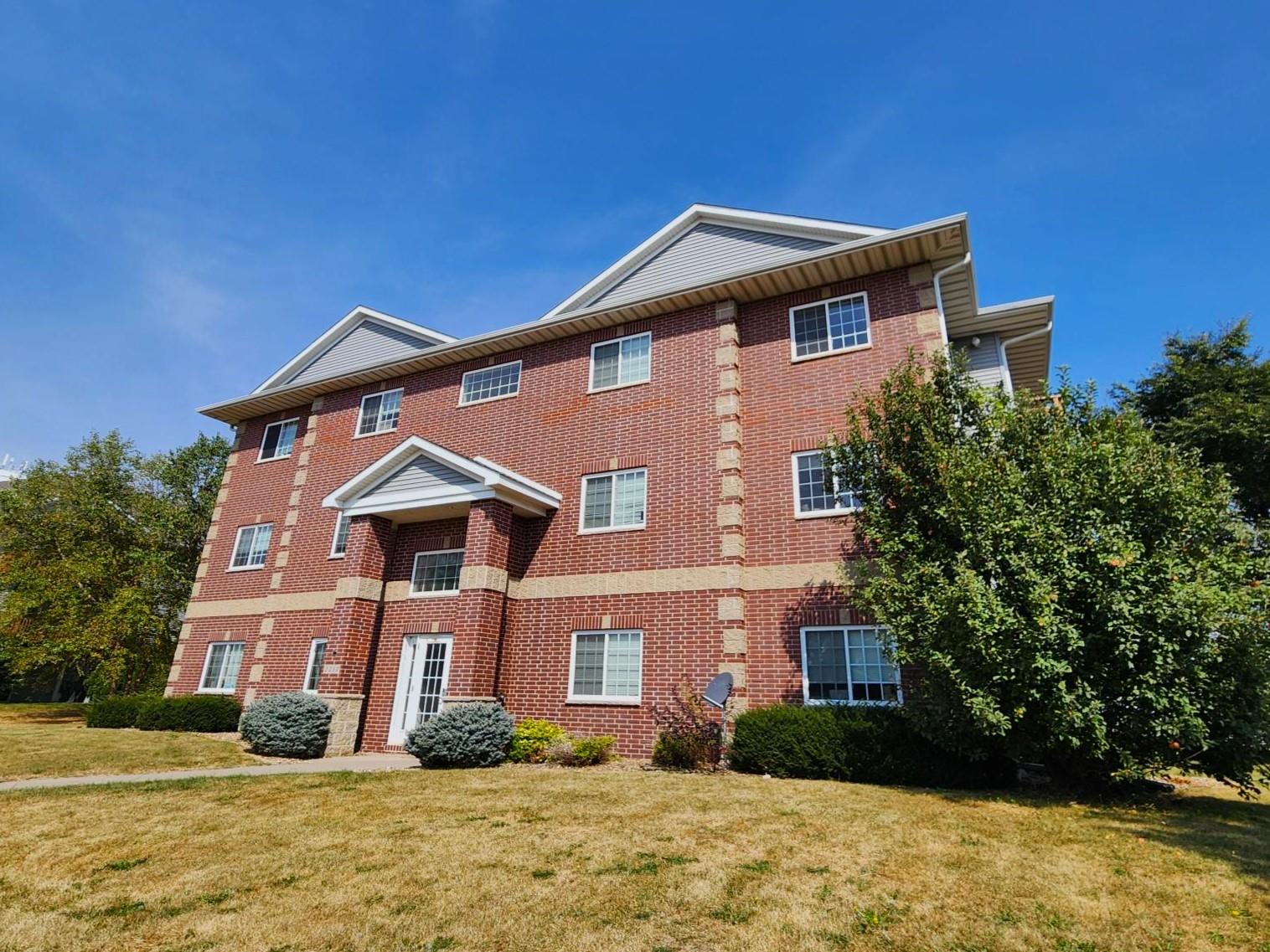 North Liberty Condo: 2250 West Lake Rd