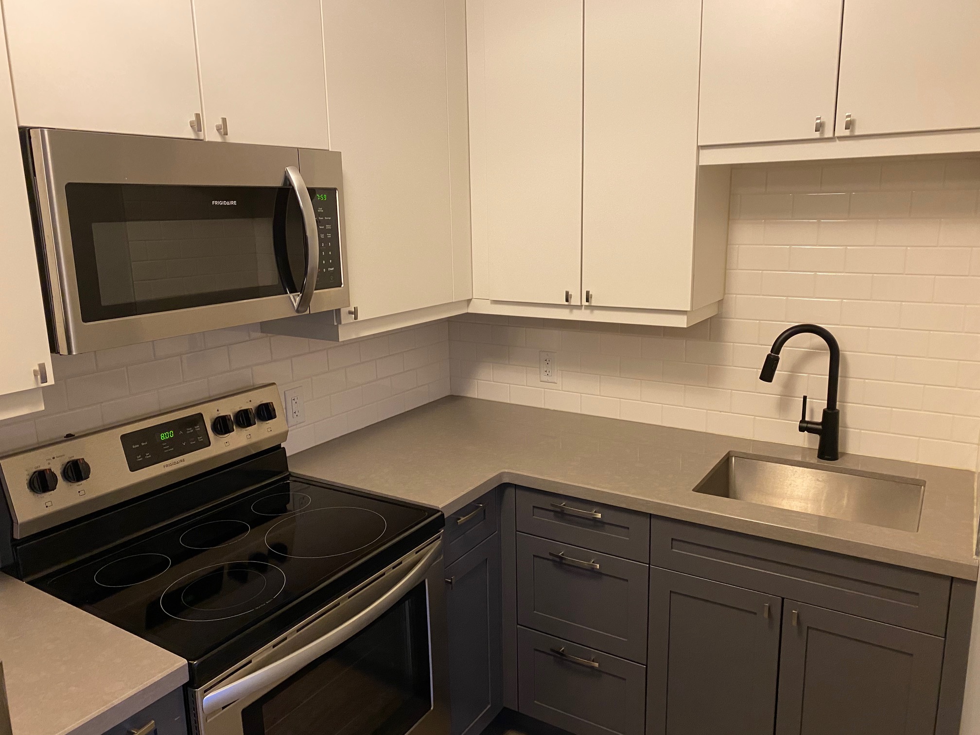 Hamilton Condo: 1143 Main St East