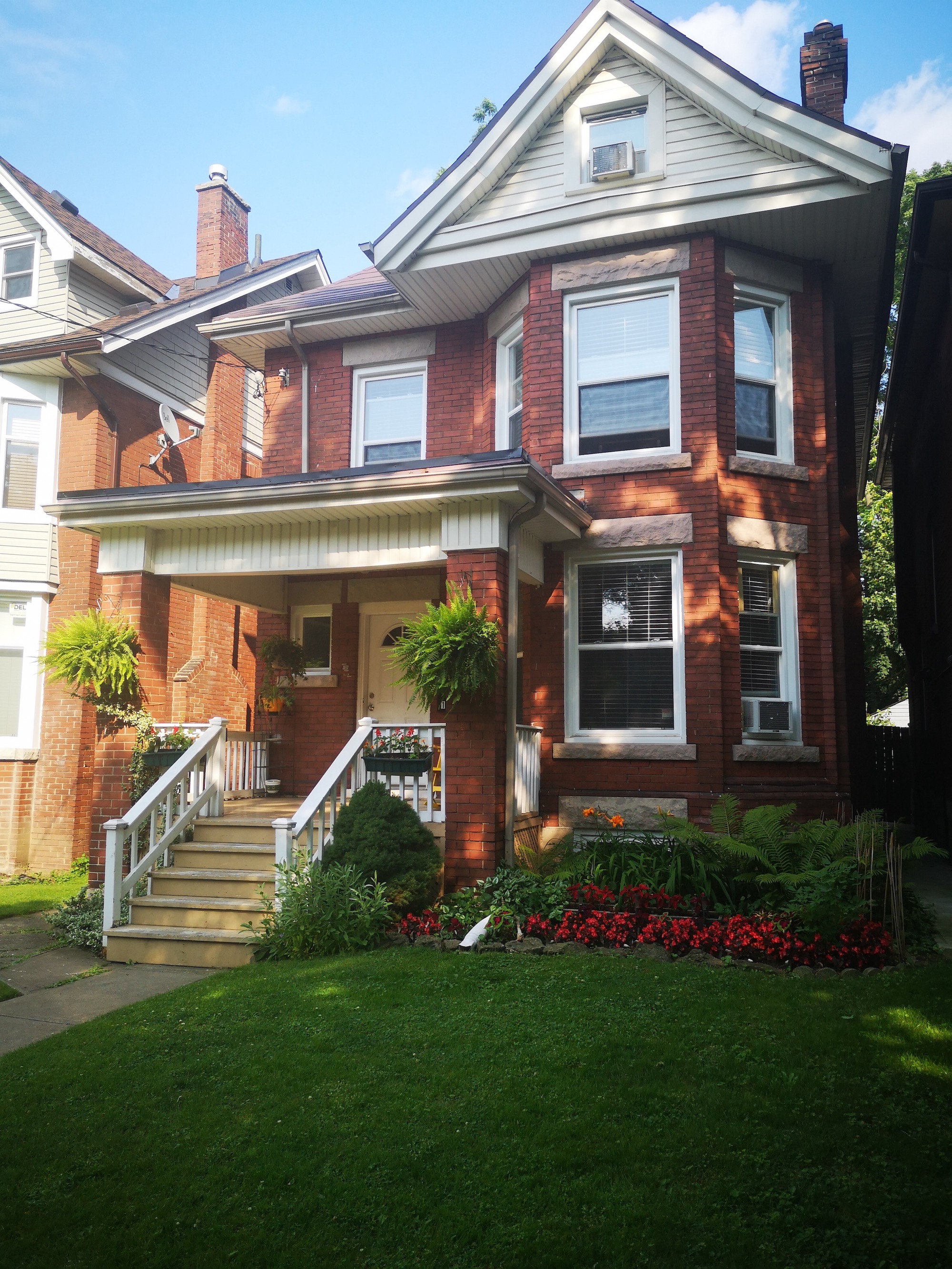 Hamilton Condo: 227 Sherman Ave s