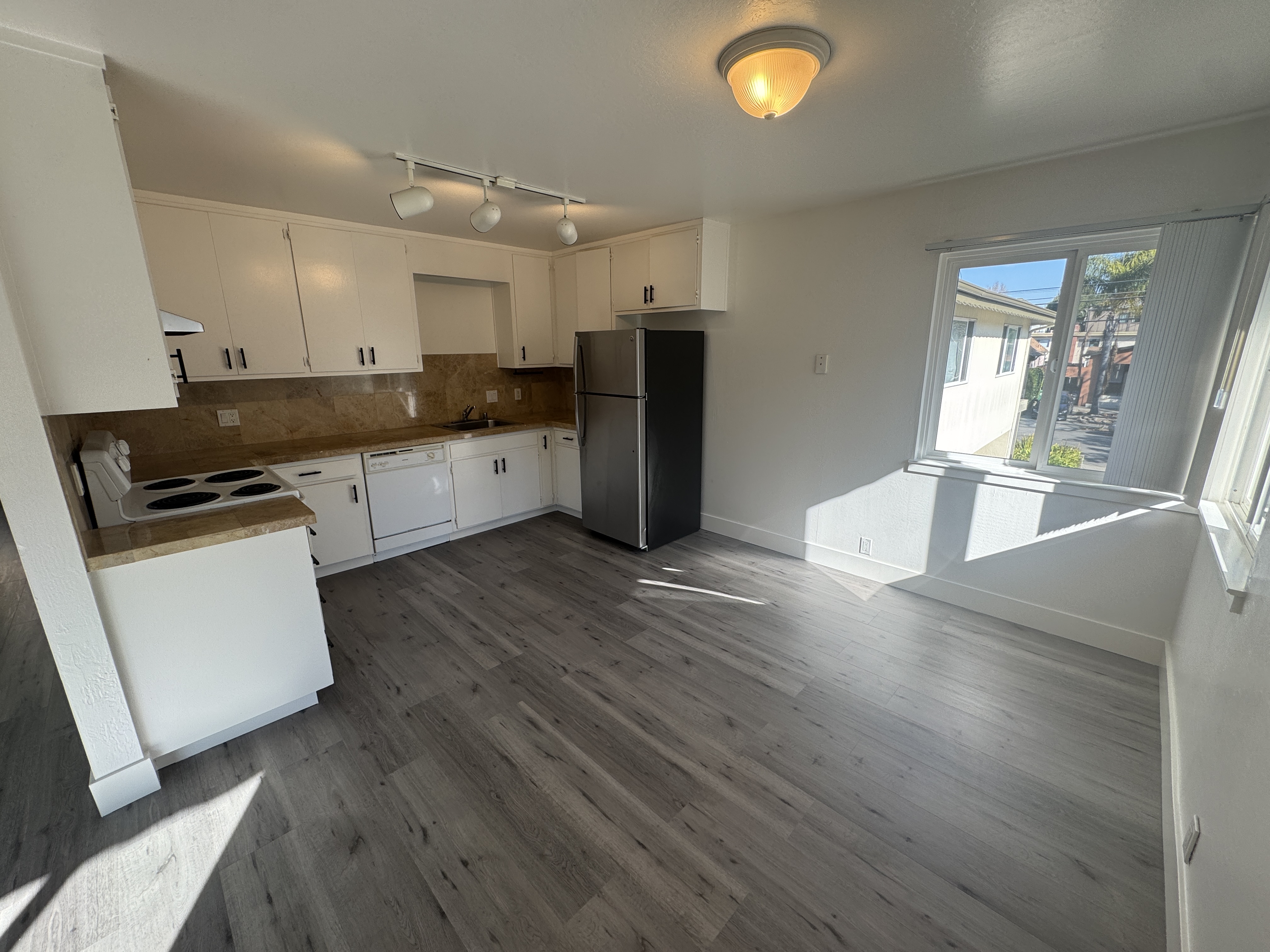 Alameda Condo: 1804 Alameda Avenue