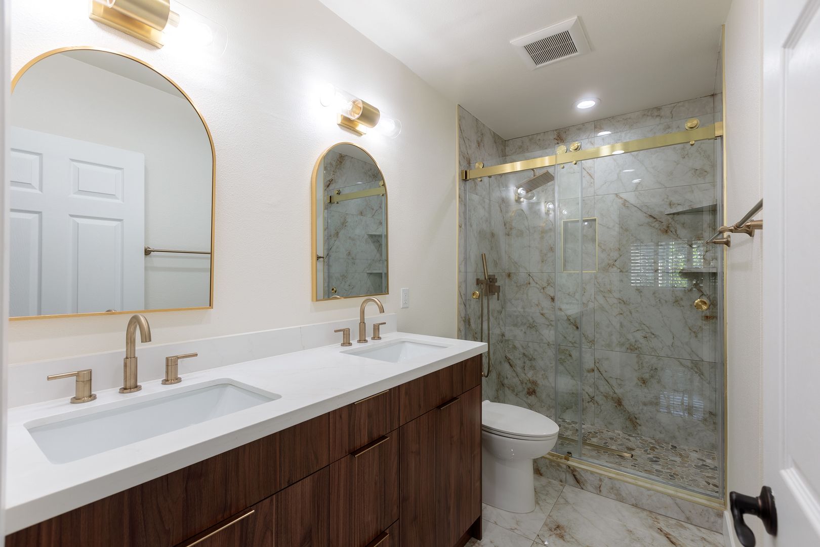 Chatsworth House: 21901 Lassen St.