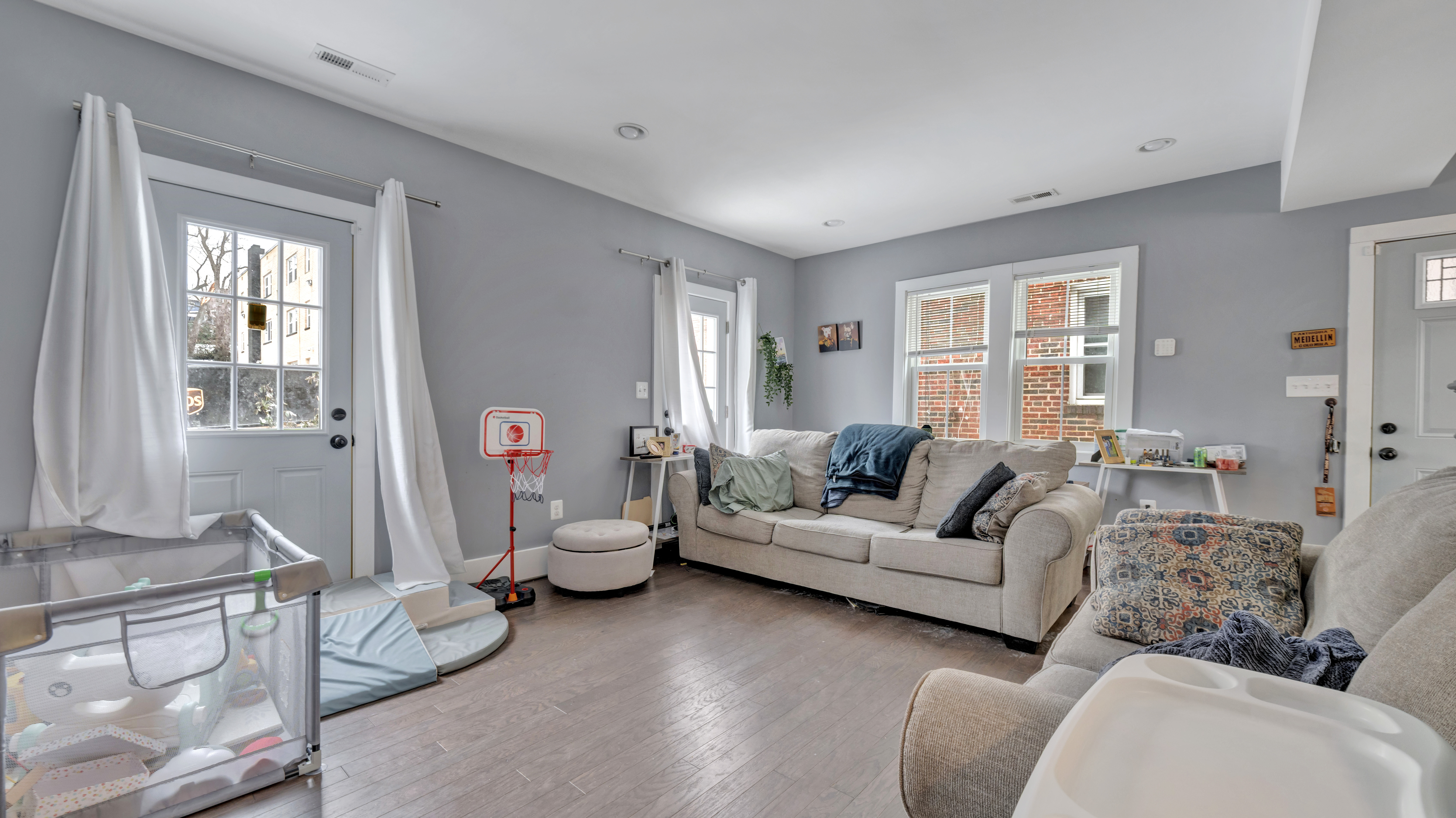 Washington House: 264 Division Ave NE