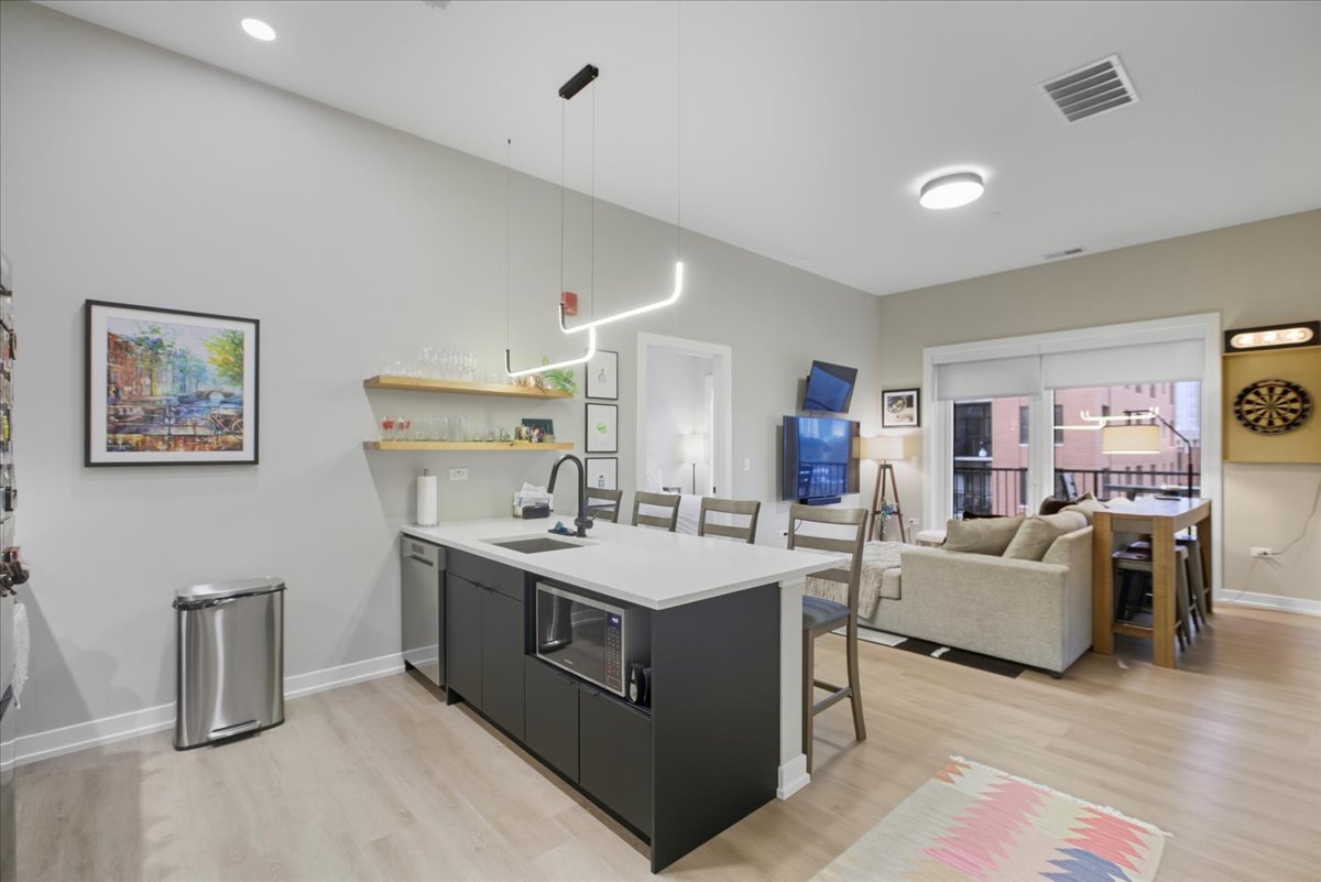 Chicago Condo: 3217 North Clark