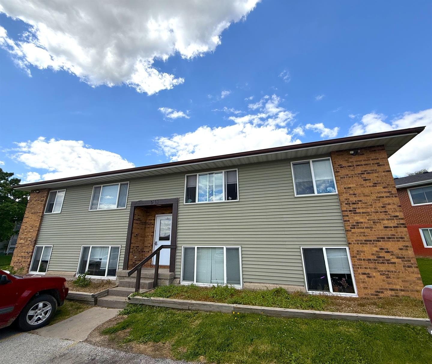 Coralville House: 953 Boston Way