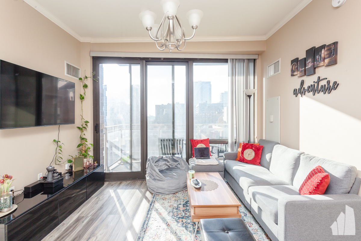 Chicago Condo: 1 East 8th Street