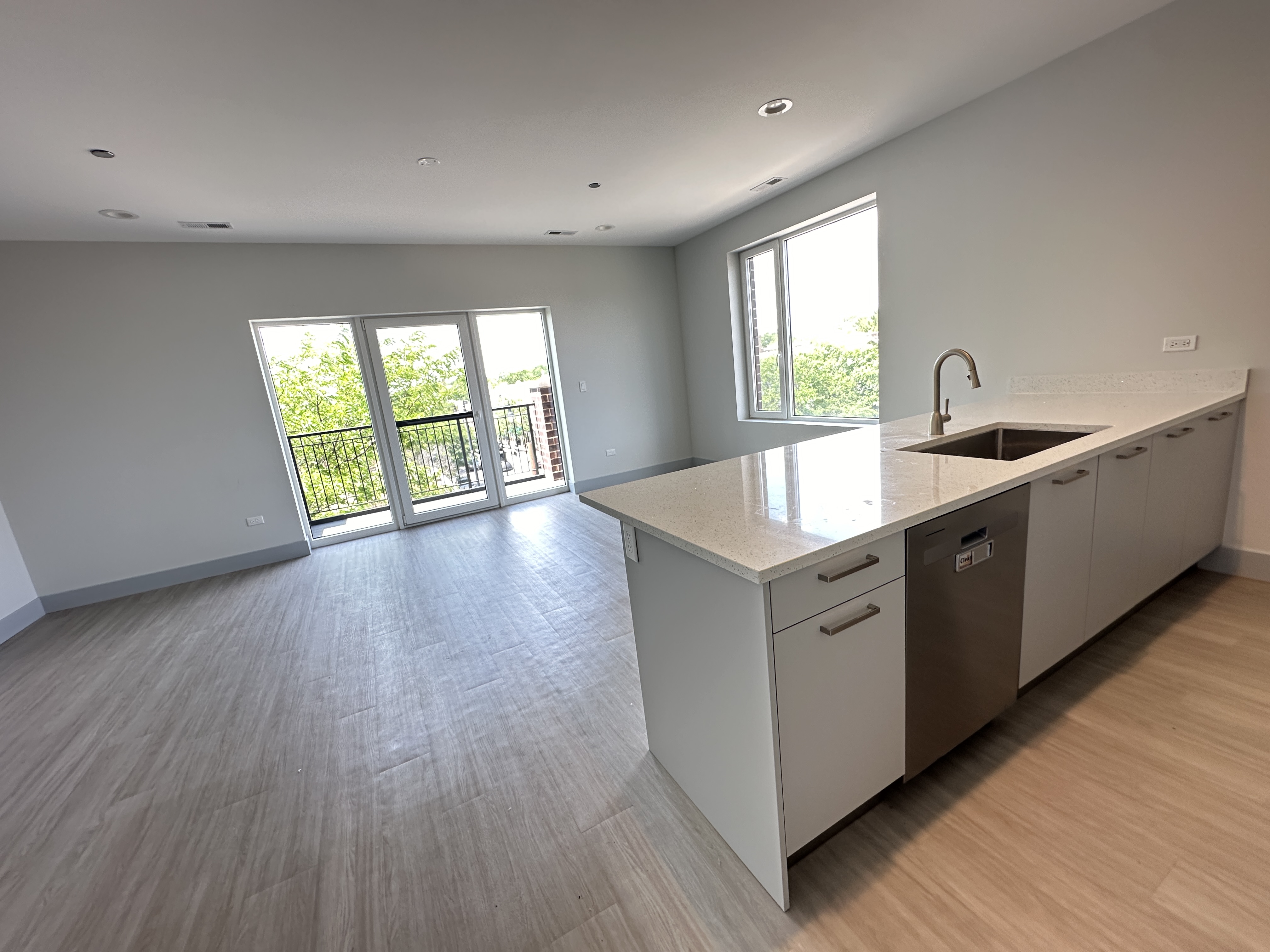 Chicago Condo: 6355 North Glenwood Avenue