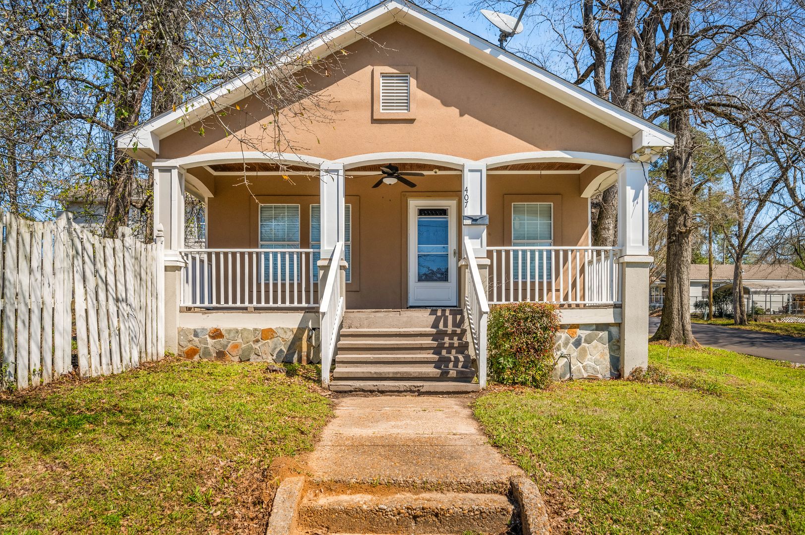 Pineville House: 407 East Shamrock Ave