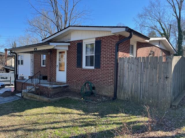 Hendersonville House: 600 Hebron Road