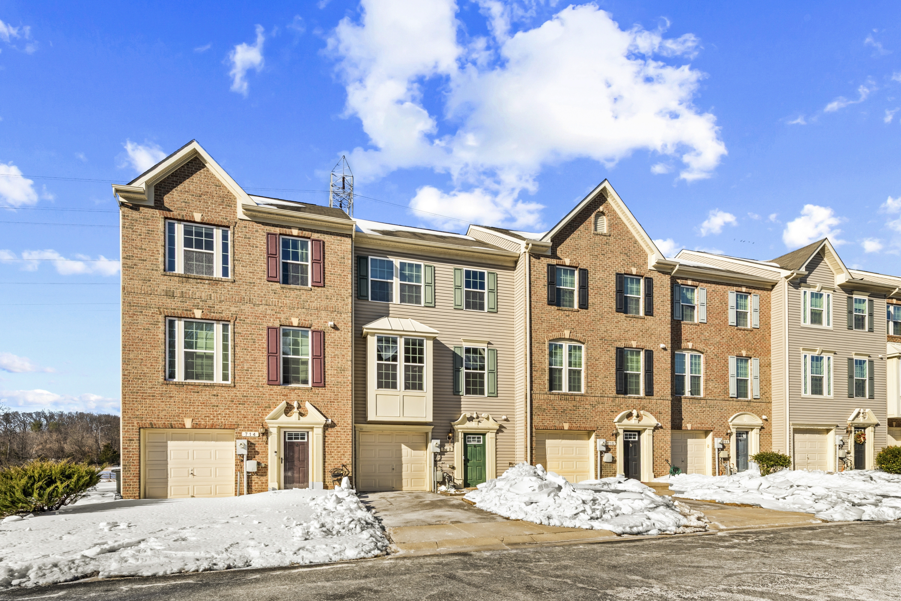 Brooklyn Park Townhome: 712 White Walnut Ln