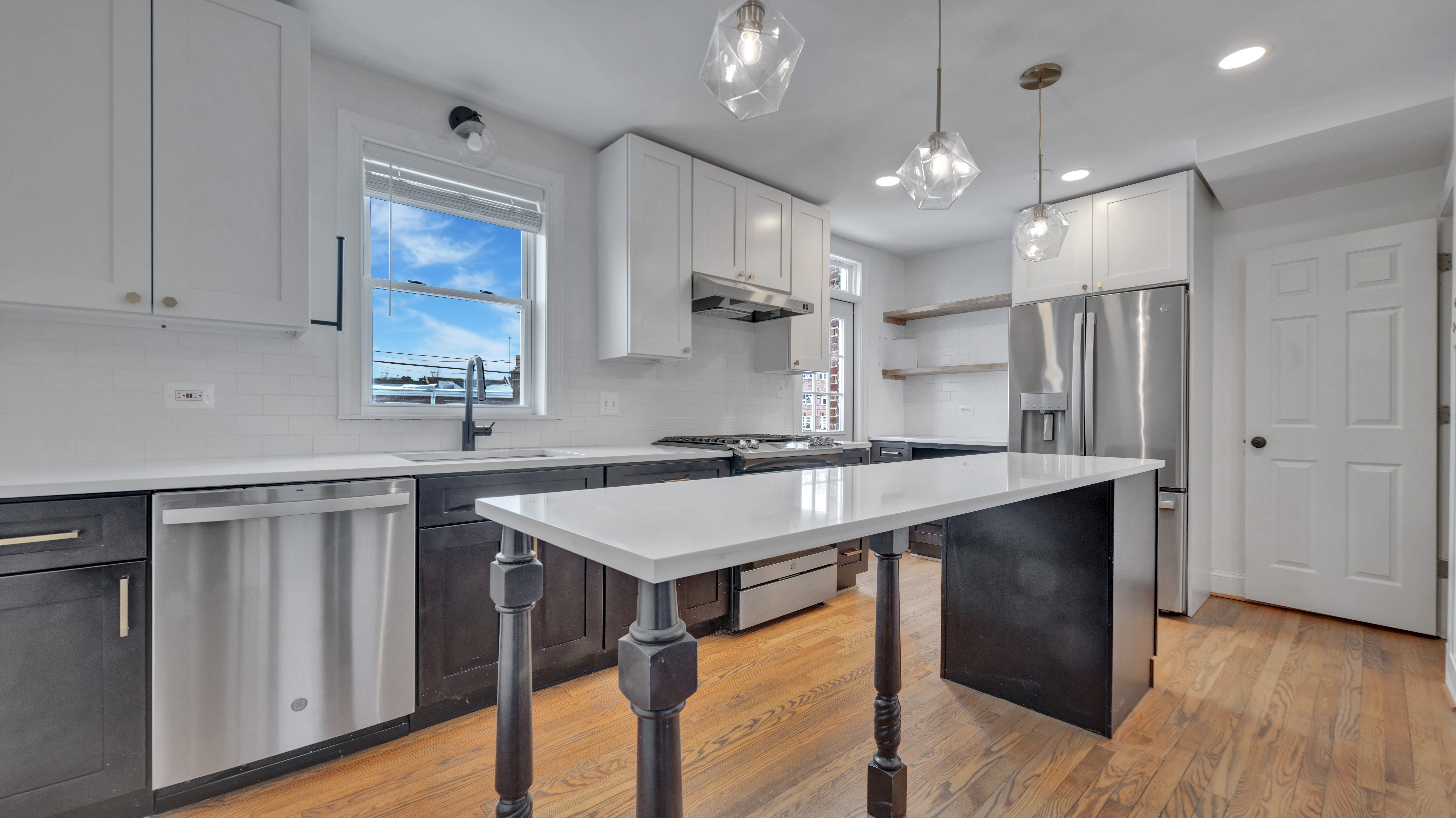 Washington House: 840 21st St NE