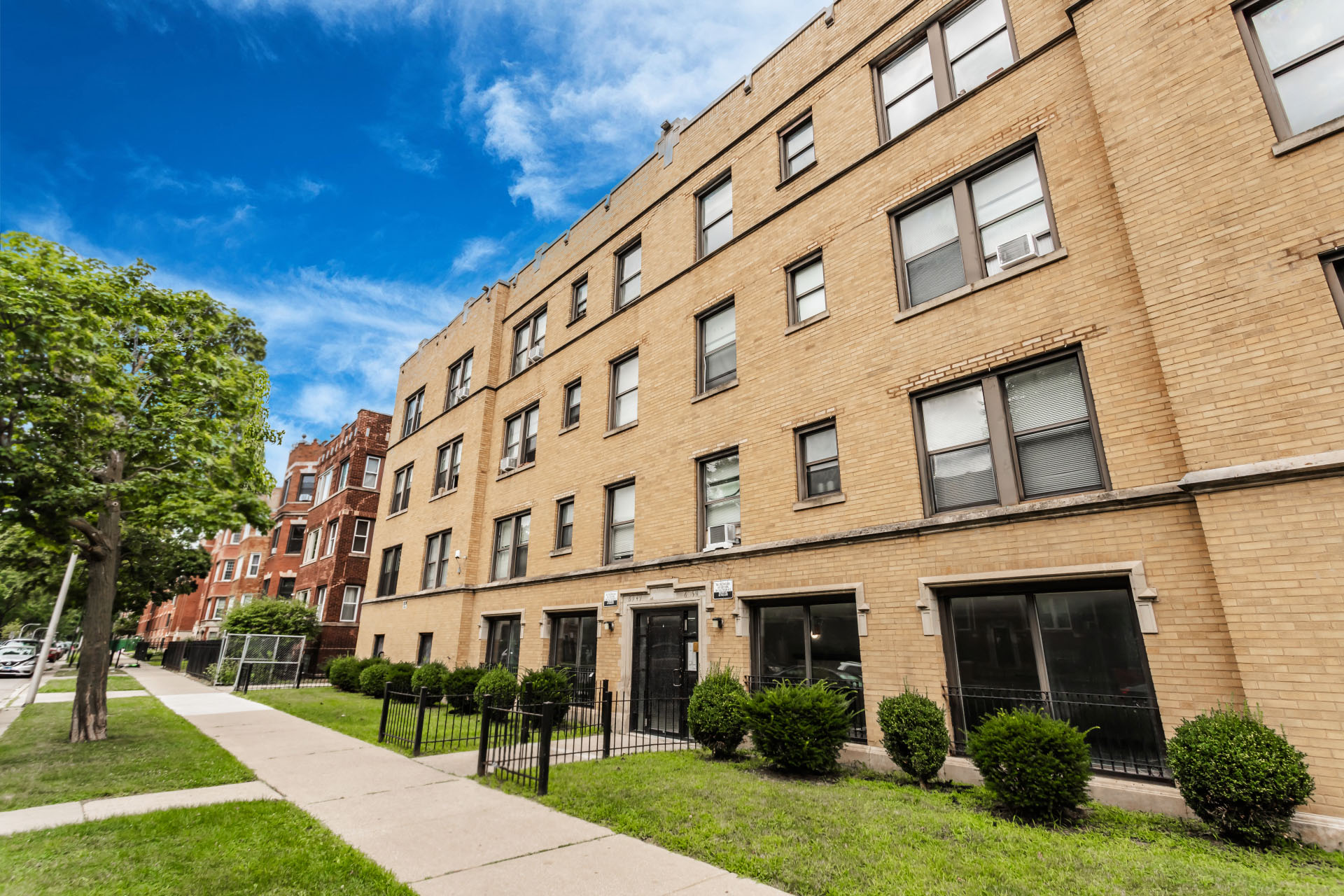 Chicago Apartment: 6949 S Paxton Ave