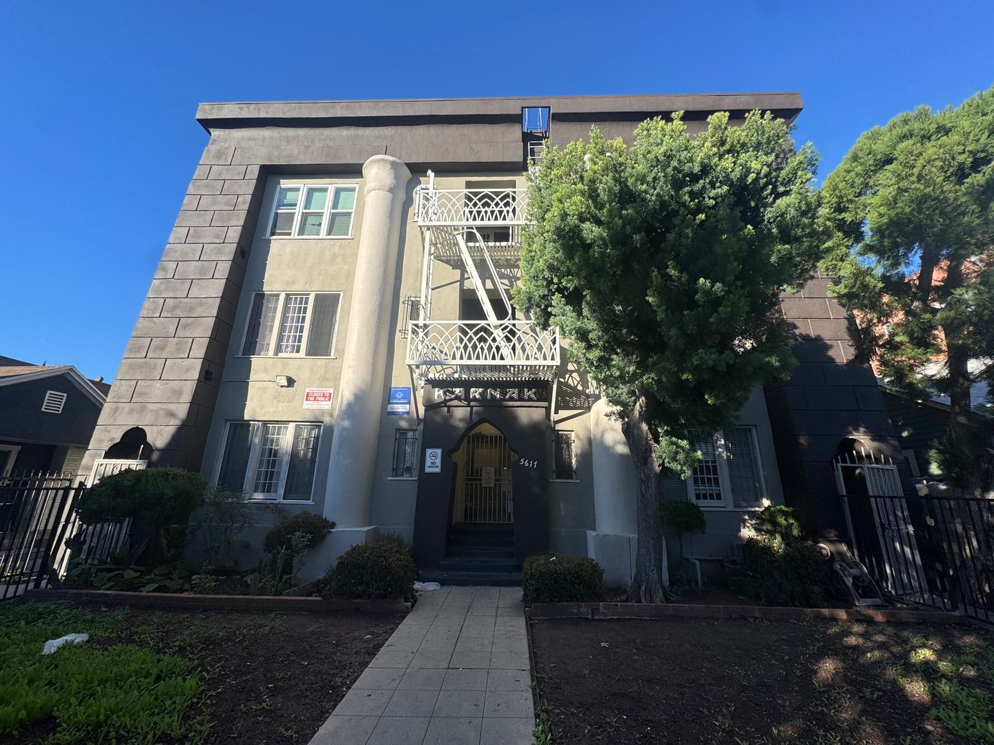 Los Angeles Condo: 5617 La Mirada Ave