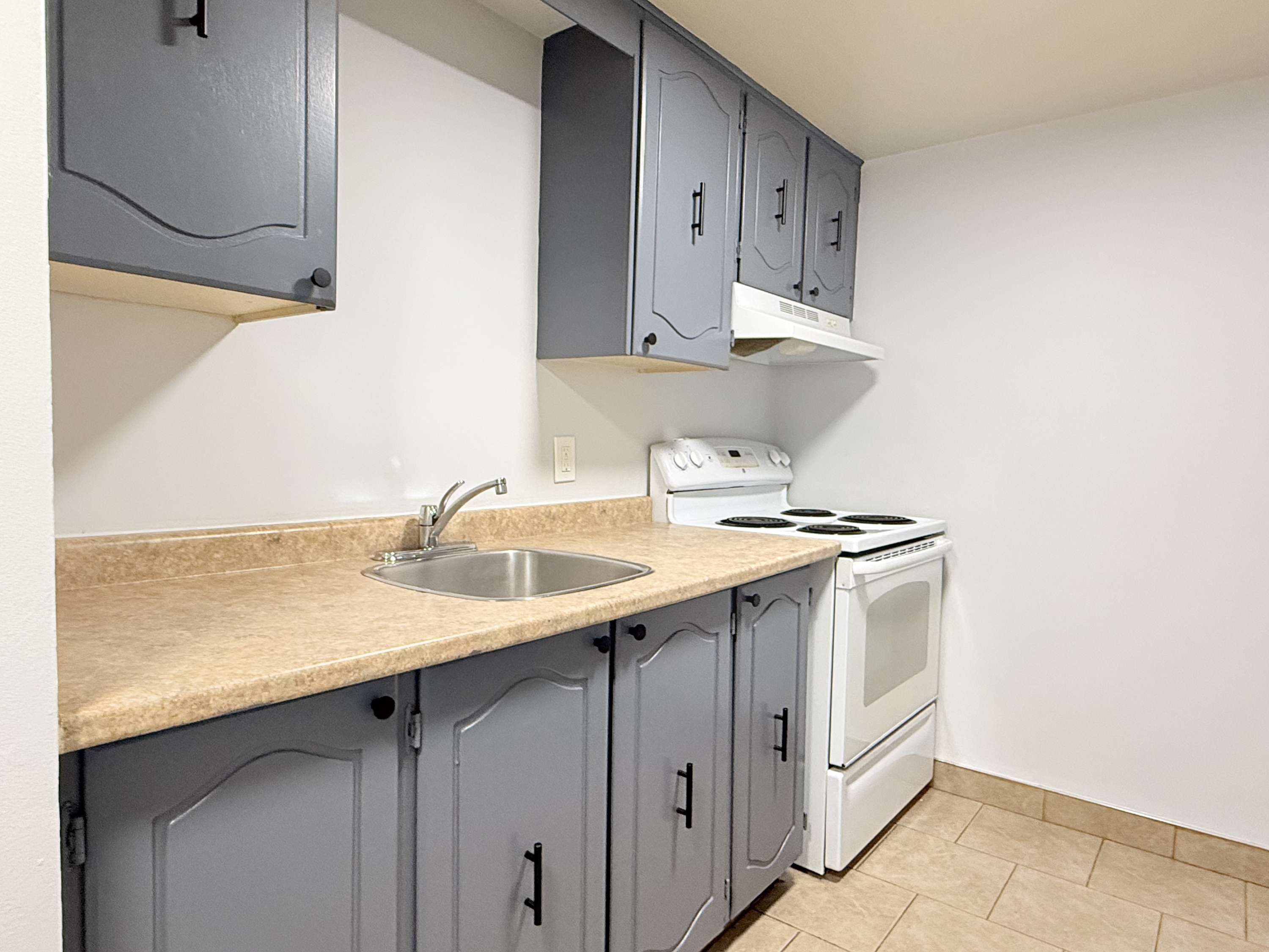 Tilbury Condo: 4 Dufferin St