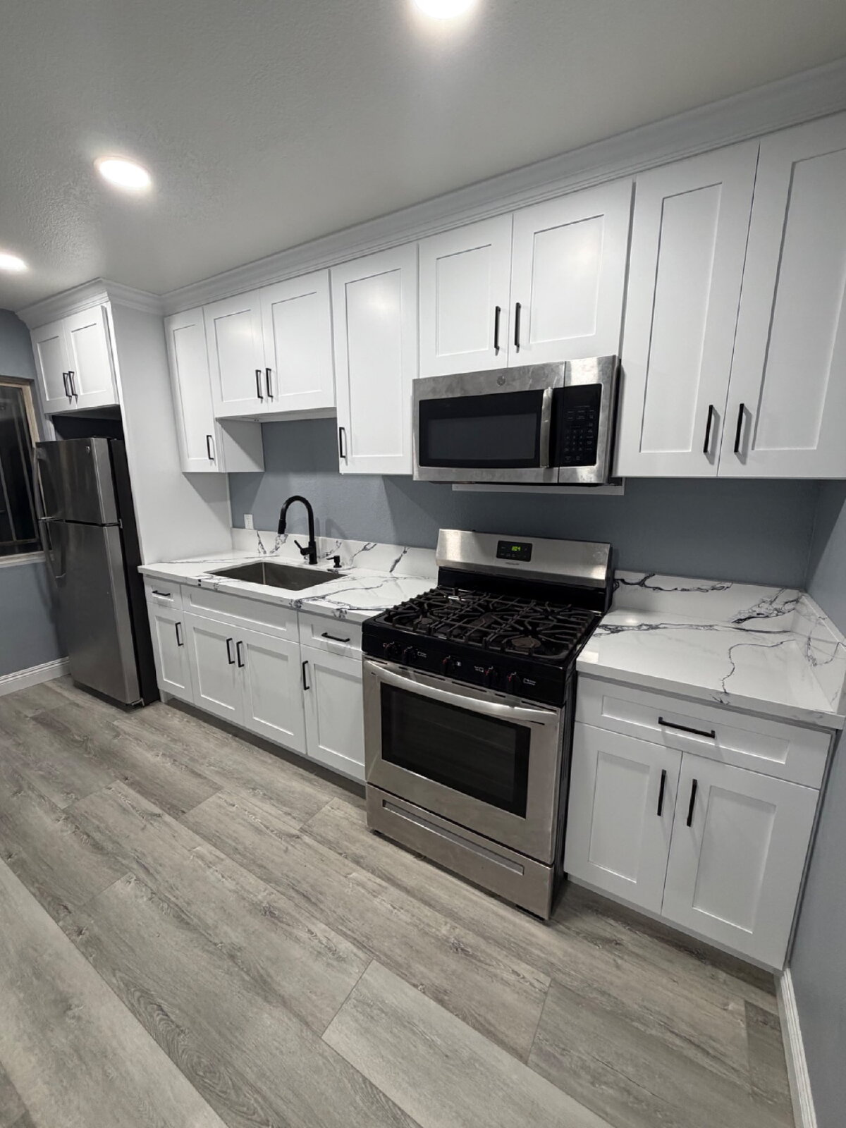 Los Angeles Condo: 219 East 76th Street