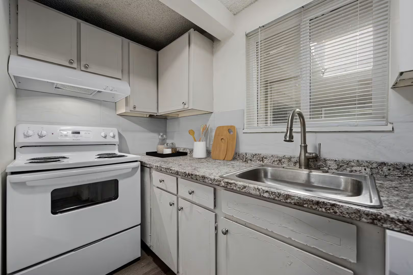 Pueblo Apartment: 2020 Jerry Murphy Rd