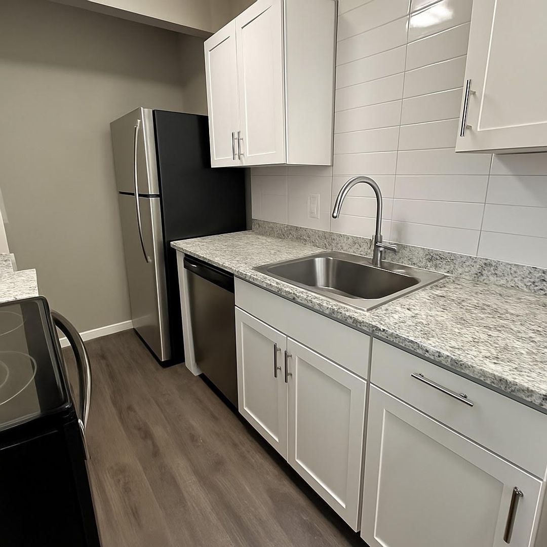 Toledo Apartment: 3808 Sylvania Ave