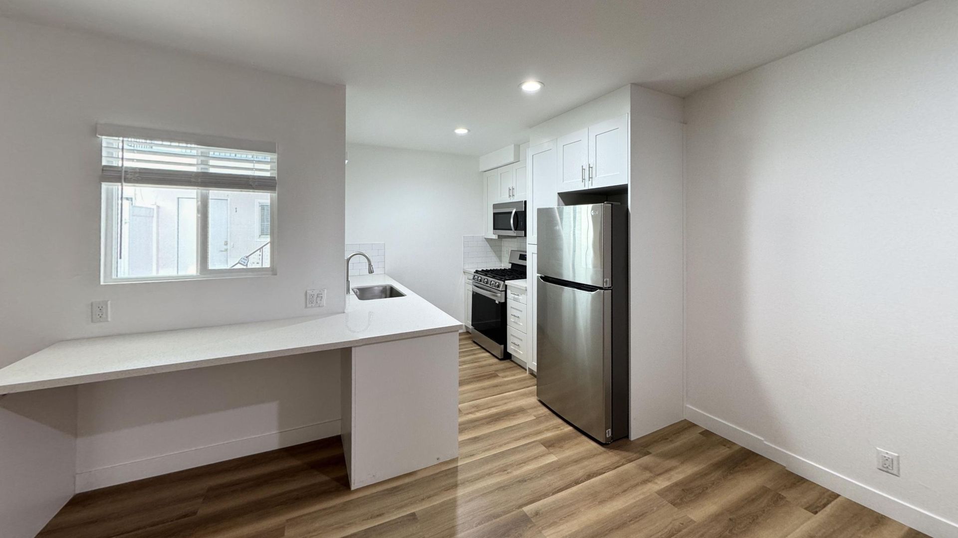 Los Angeles Condo: 3630 Midvale Ave