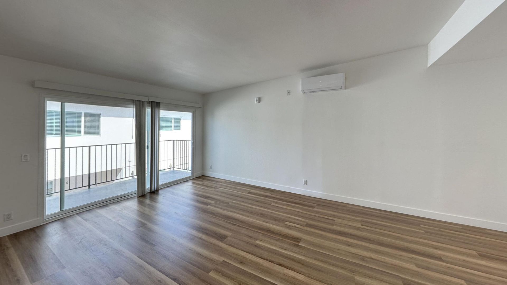 Los Angeles Condo: 3630 Midvale Ave
