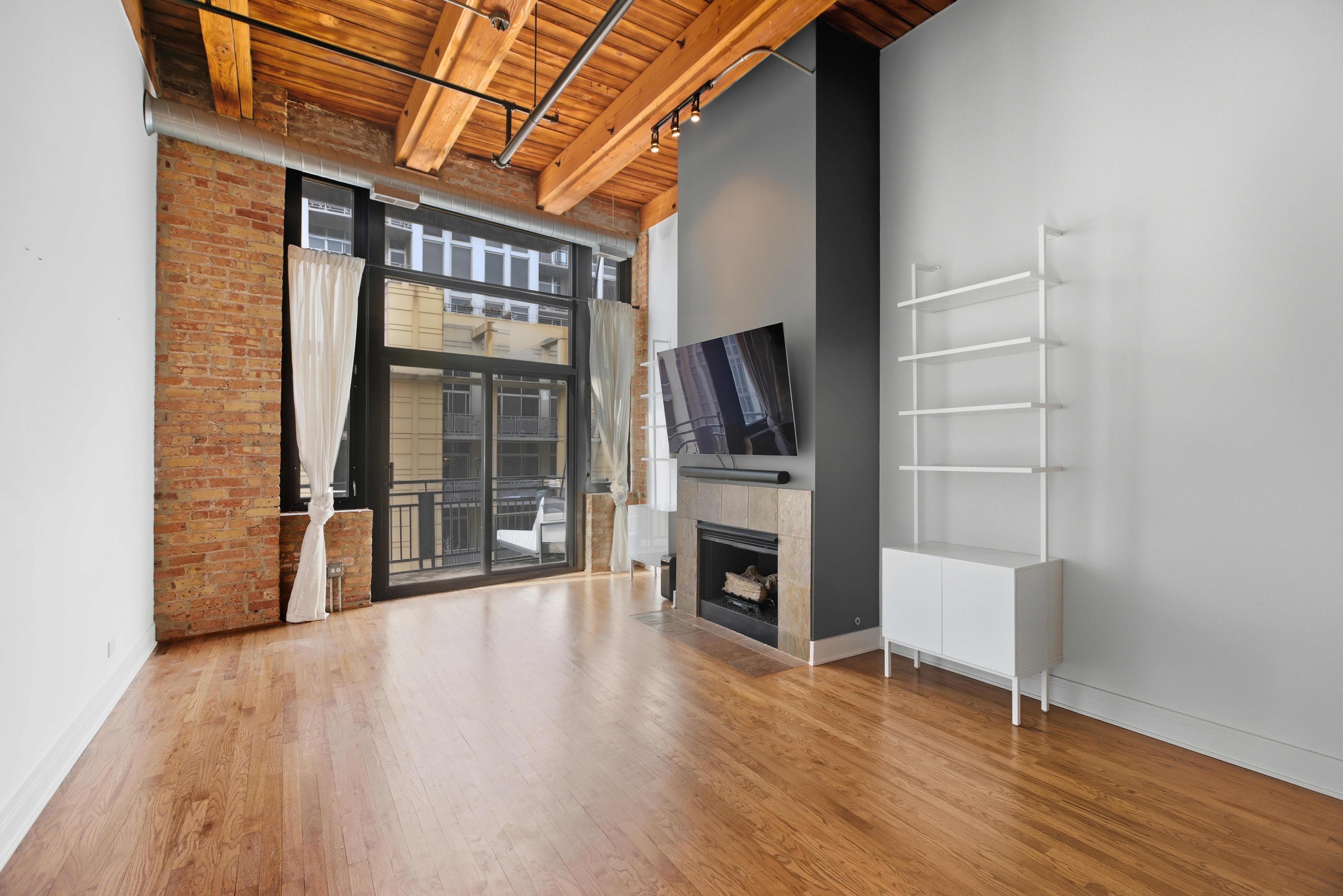 Chicago Condo: 525 W Superior