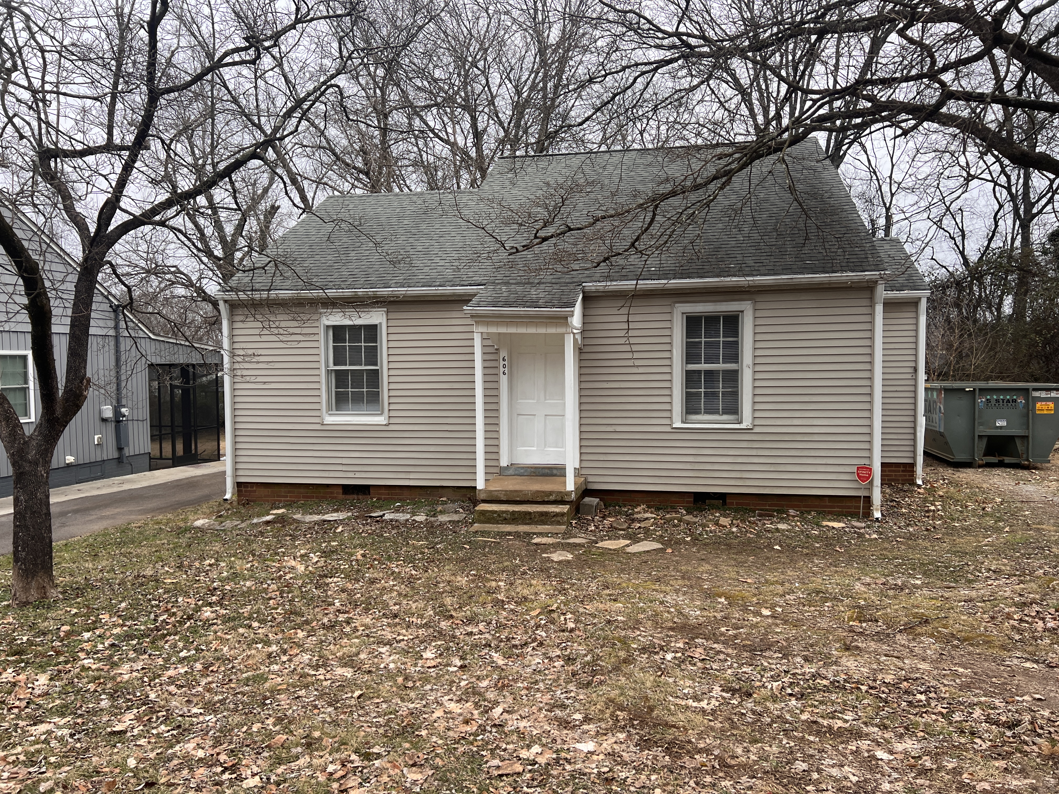 Murfreesboro House: 606 Kingwood Dr