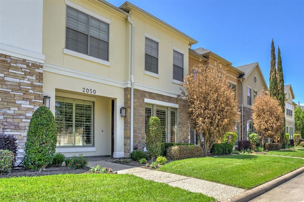 Houston Condo: 2050 Palm Forest Lane