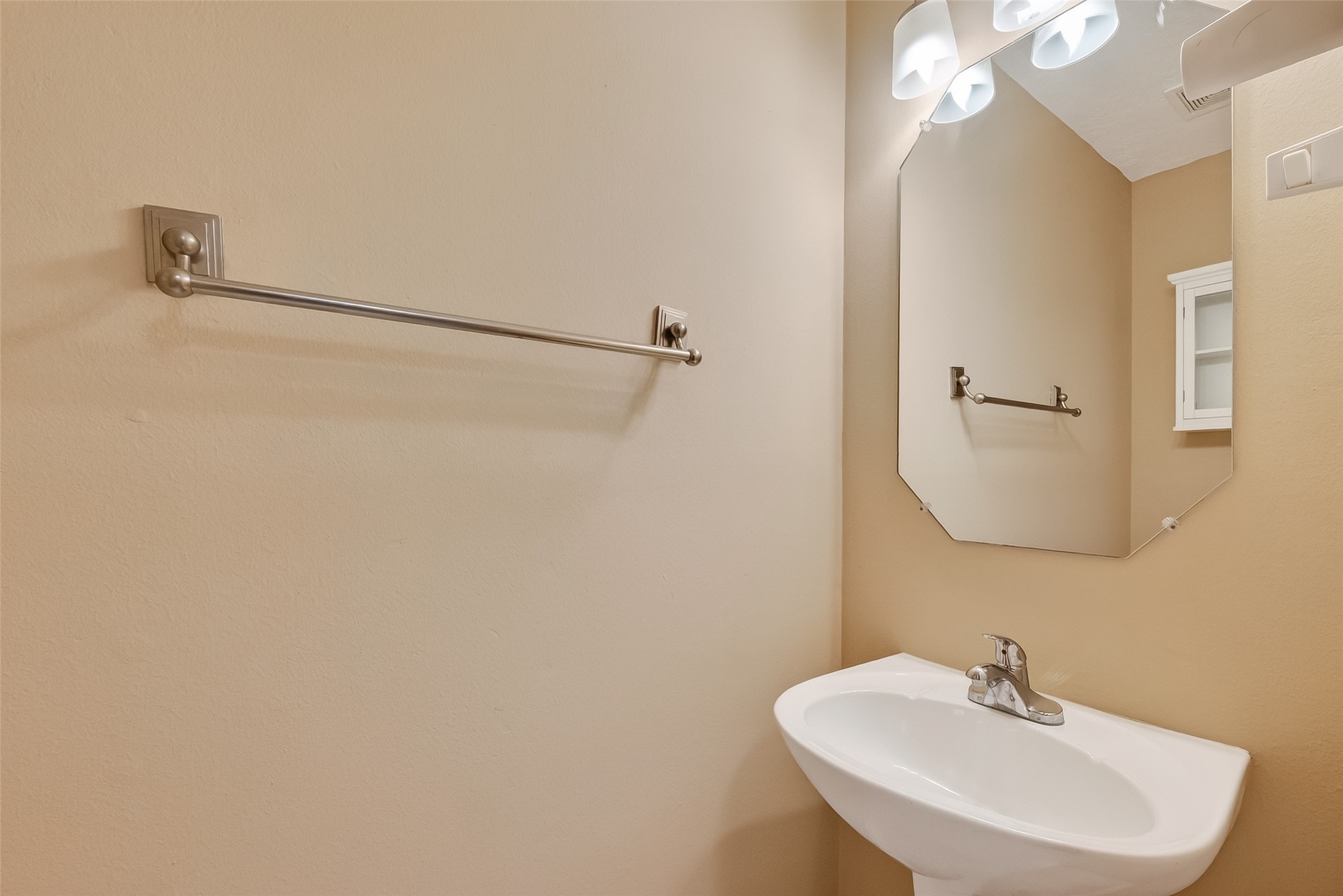 Pearland Condo: 910 Norfolk Drive