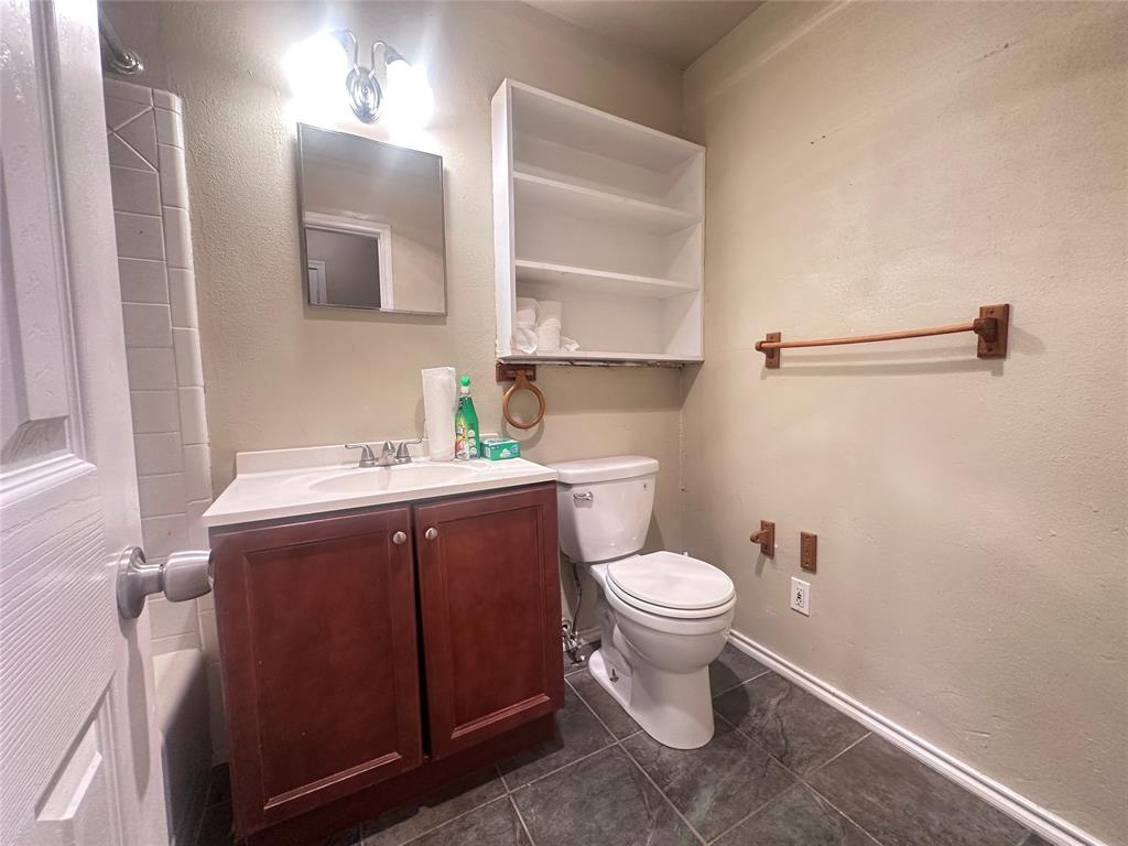 Garland Condo: 1122 Bowie Street