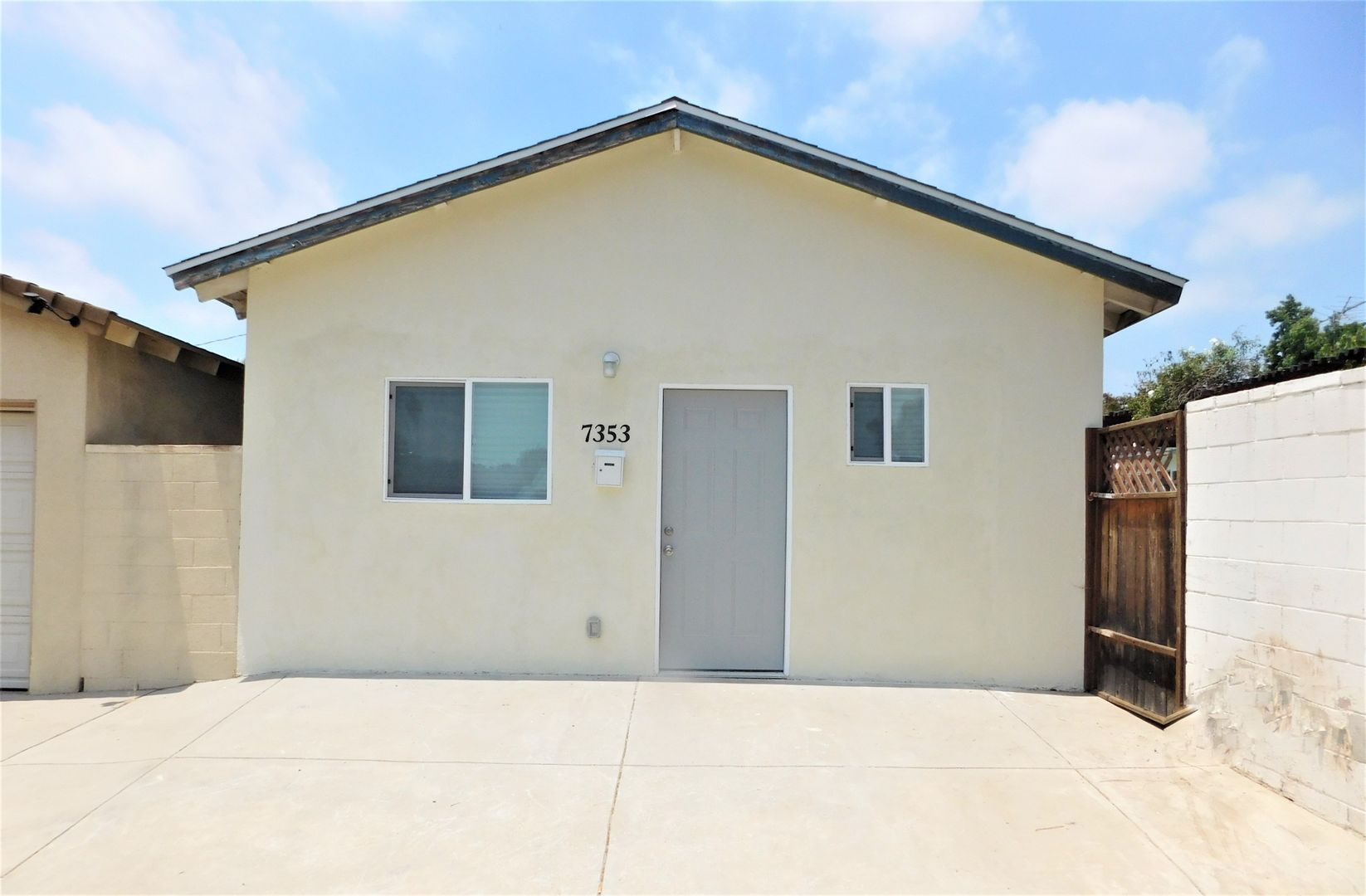 Winnetka House: 7353 Quartz Ave