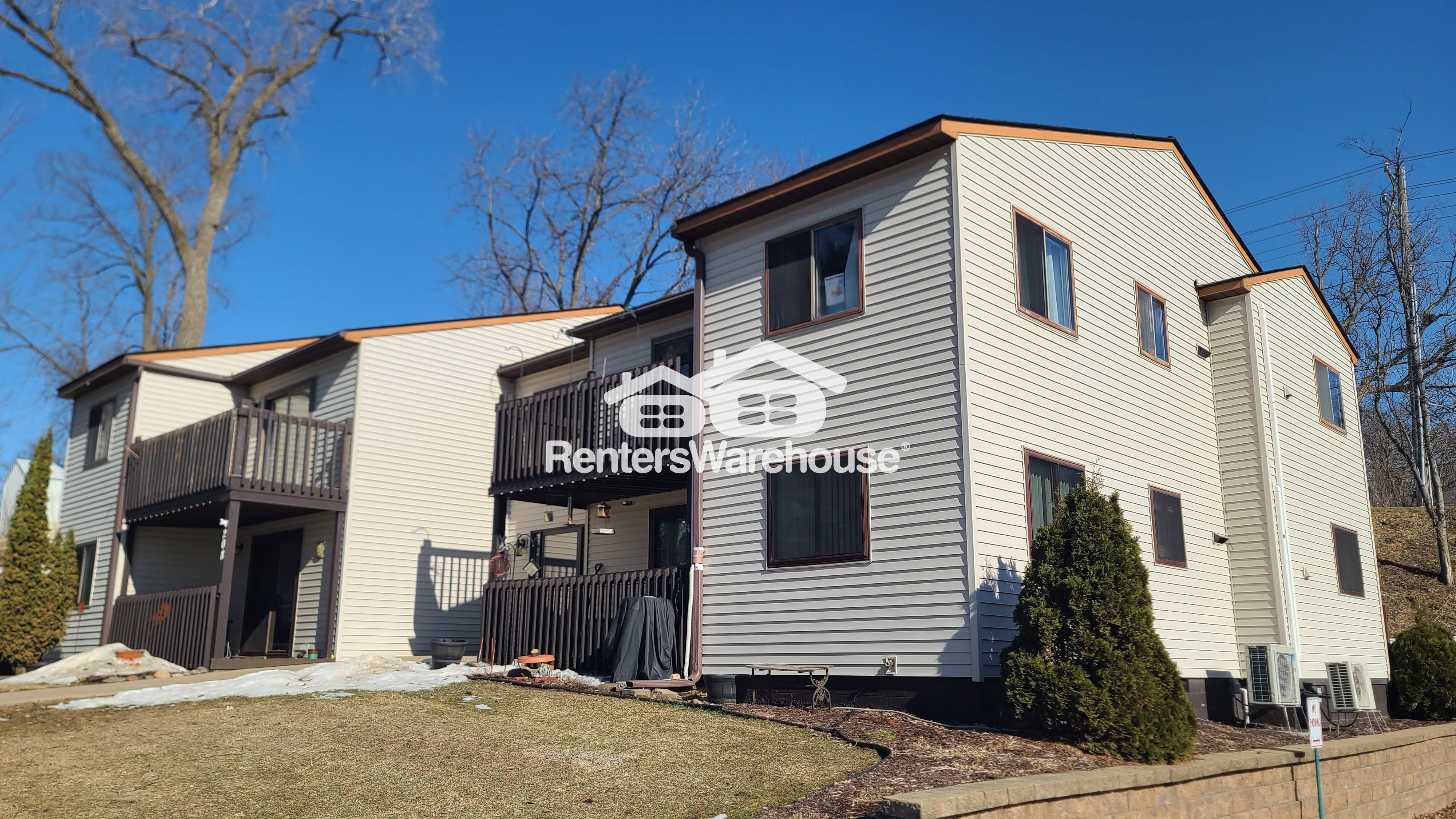 River Falls House: 208 S. Winter St 5