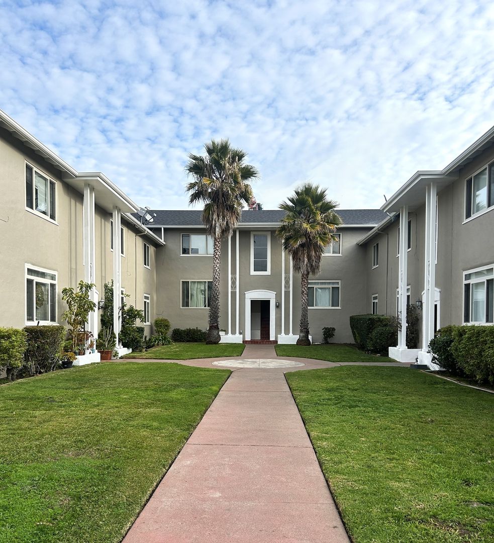 Millbrae Condo: 950 Magnolia Avenue