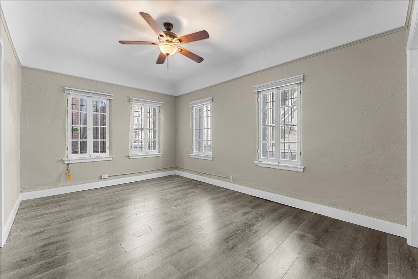 Los Angeles Condo: 118 N. Westmoreland Ave.