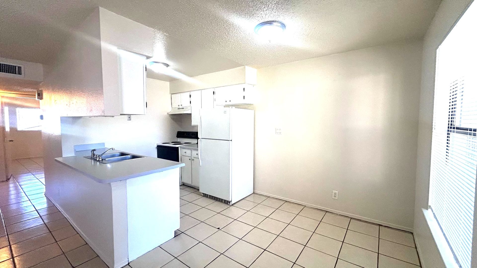 Albuquerque Apartment: 5621 Acoma Rd SE