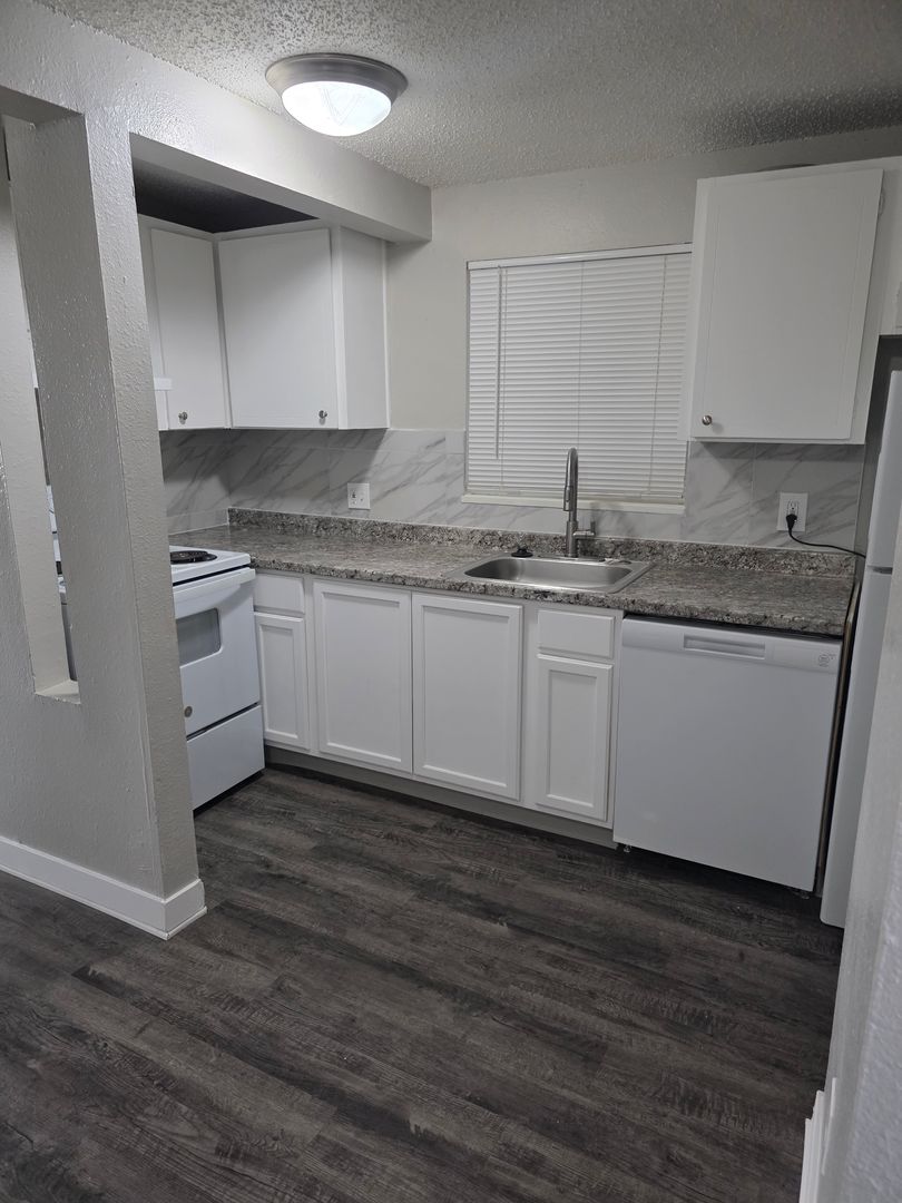 Pueblo Apartment: 2020 Jerry Murphy Rd