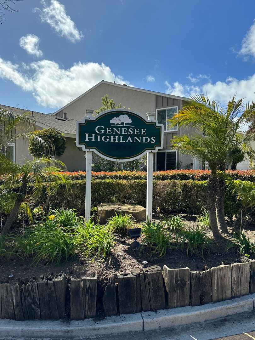 San Diego House: 7775 Camino Glorita