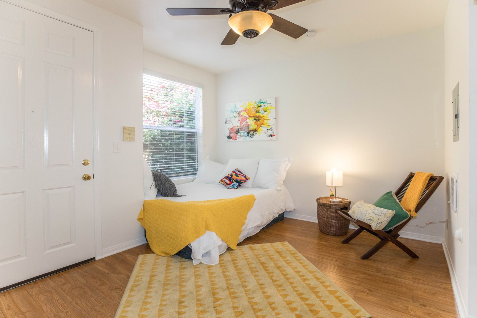 Santa Monica Apartment: 1117 3rd St