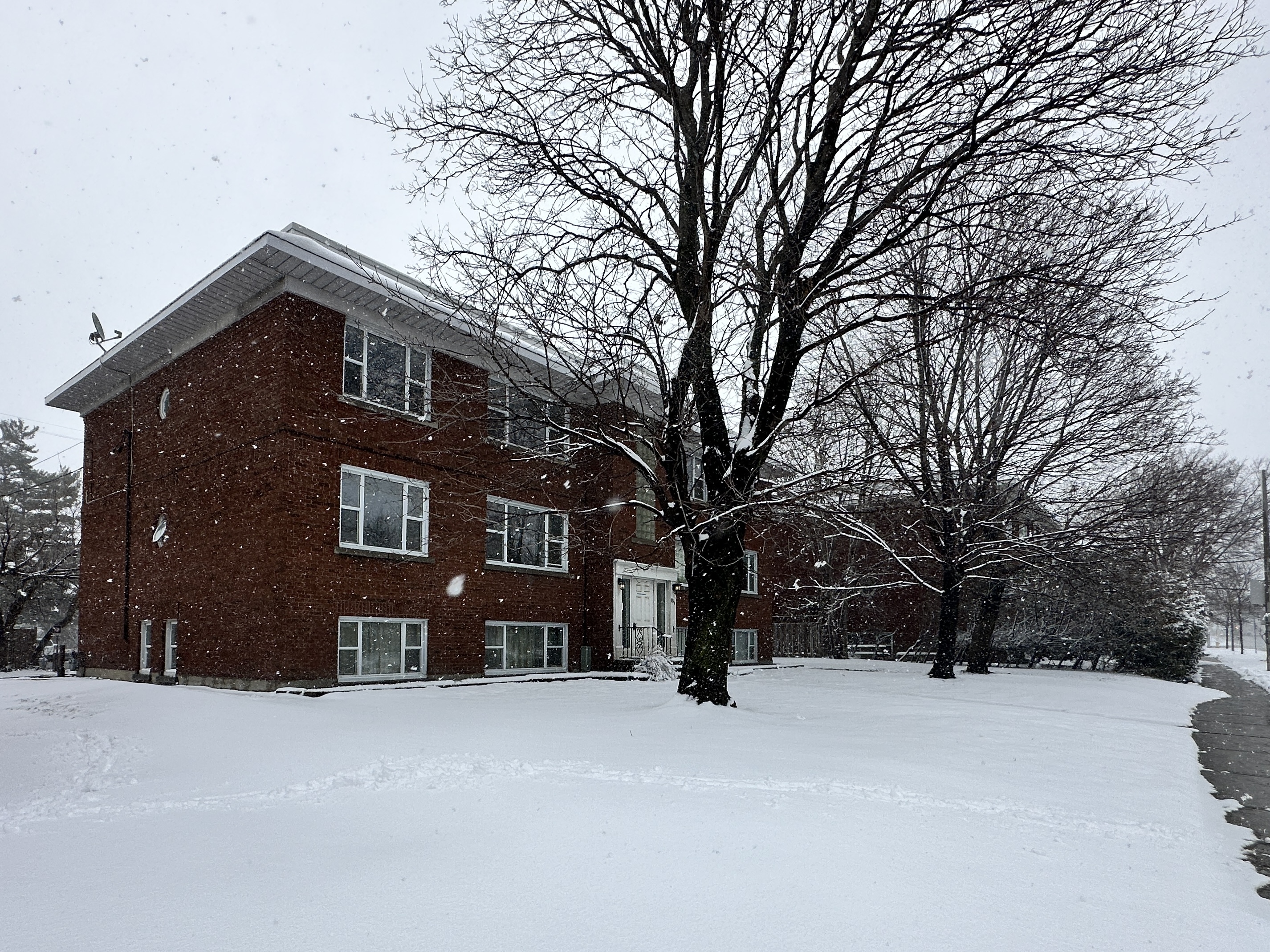 Ottawa Condo: 839 Kirkwood Ave