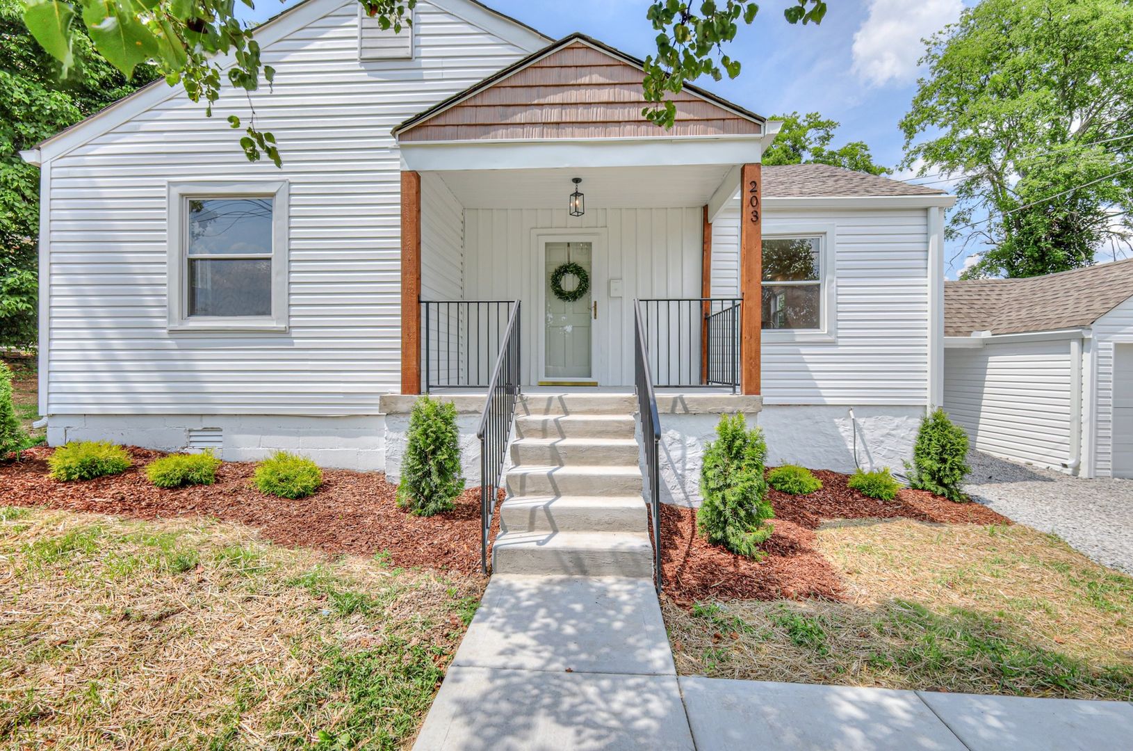 Goodlettsville House: 203 W Cedar St