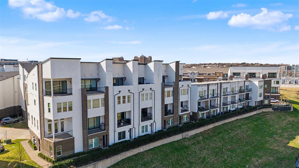 Dallas Condo: 381 East Greenbriar Lane