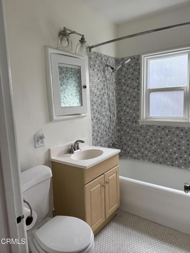 Pasadena Condo: 2084 East Washington Boulevard