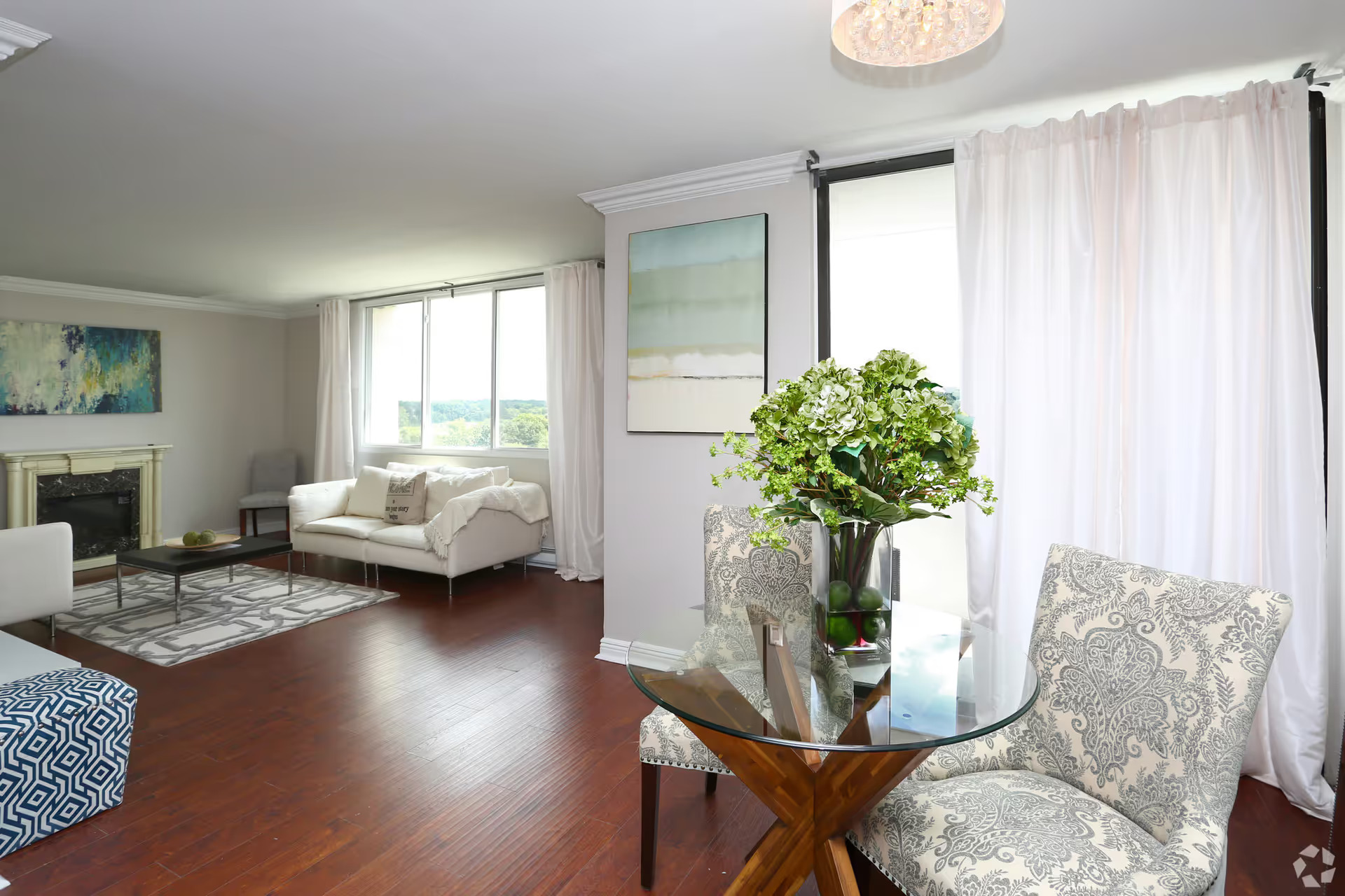 Aurora Apartment: 1037 Howell Pl