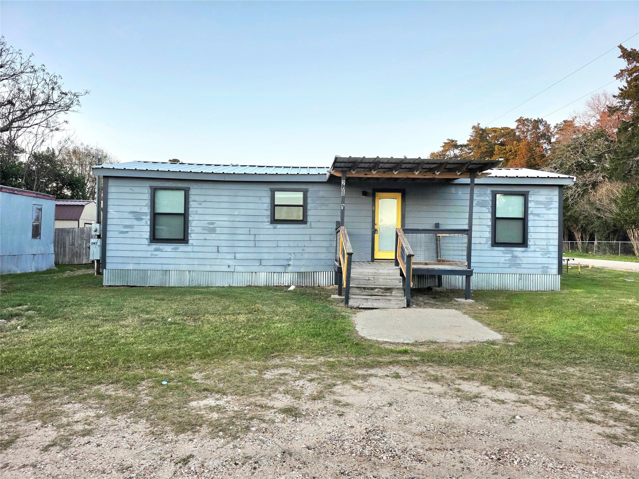 Willis Condo: 208 Cemetery Road