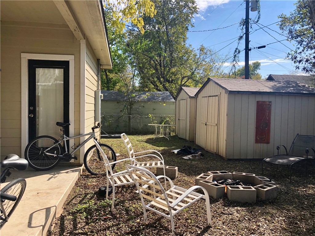 College Station Condo: 308 Holik Street