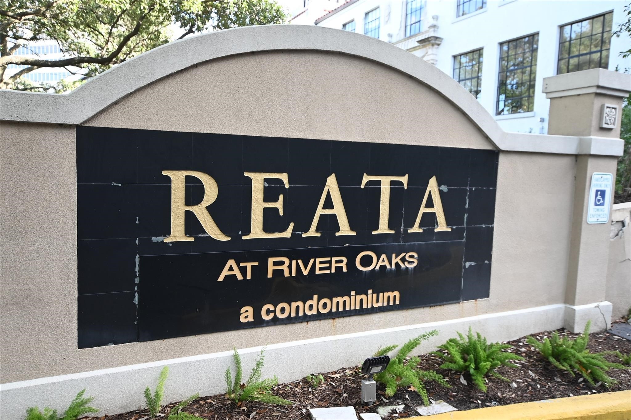 Houston Condo: 3231 Allen Parkway