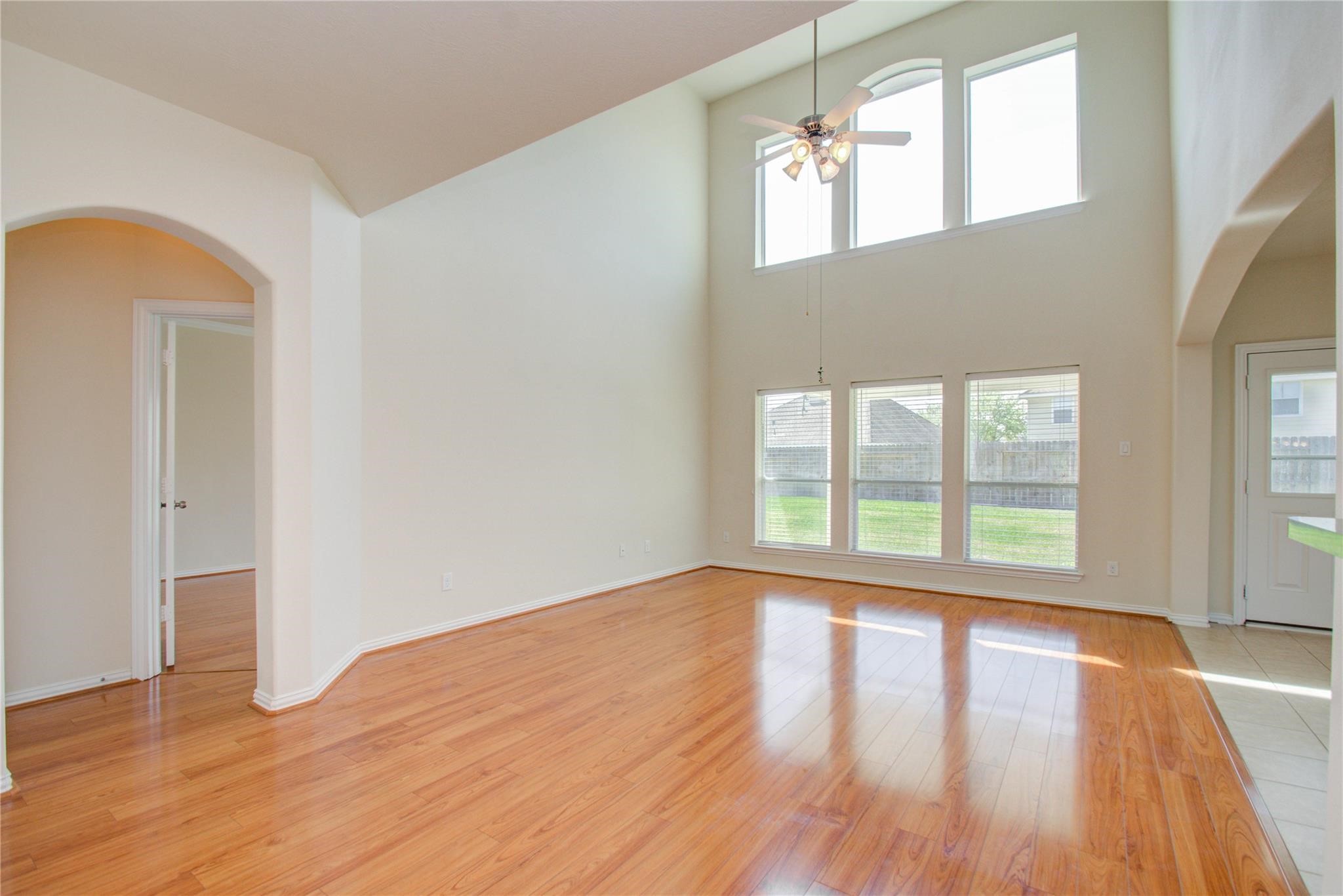 Dickinson Condo: 114 Northbay Court